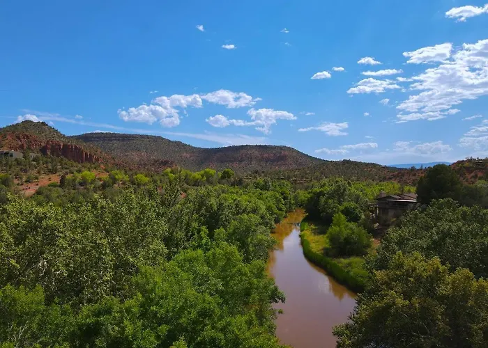 Majestic Creekside Escape With Pool, Spa, Sauna, Gym *
