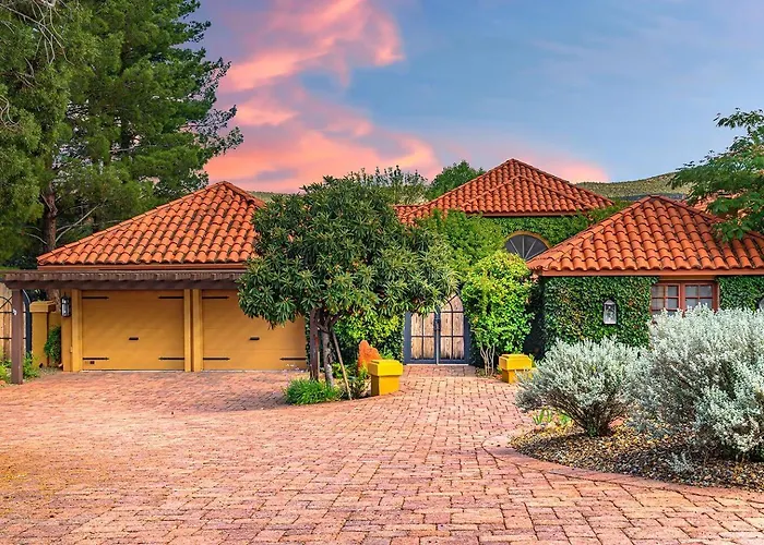 Majestic Creekside Escape With Pool, Spa, Sauna, Gym Villa *
