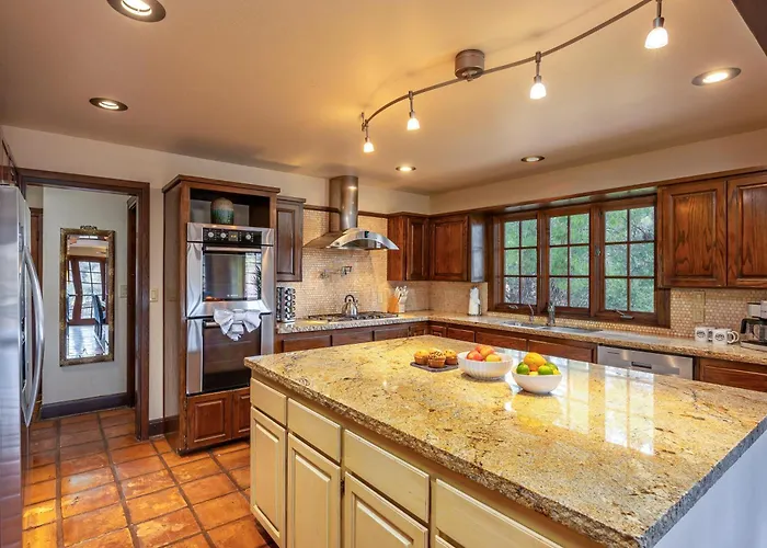 Majestic Creekside Escape With Pool, Spa, Sauna, Gym