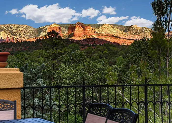 Majestic Creekside Escape With Pool, Spa, Sauna, Gym Villa